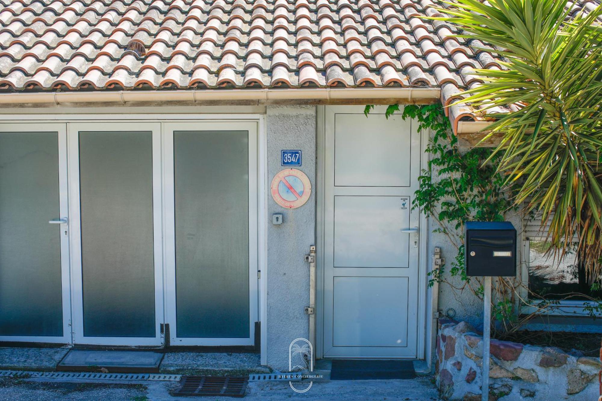 Maison Sur L'Eau-Hyeres-Almanarre-Parkings Clim Wifi By Hc Ngoại thất bức ảnh