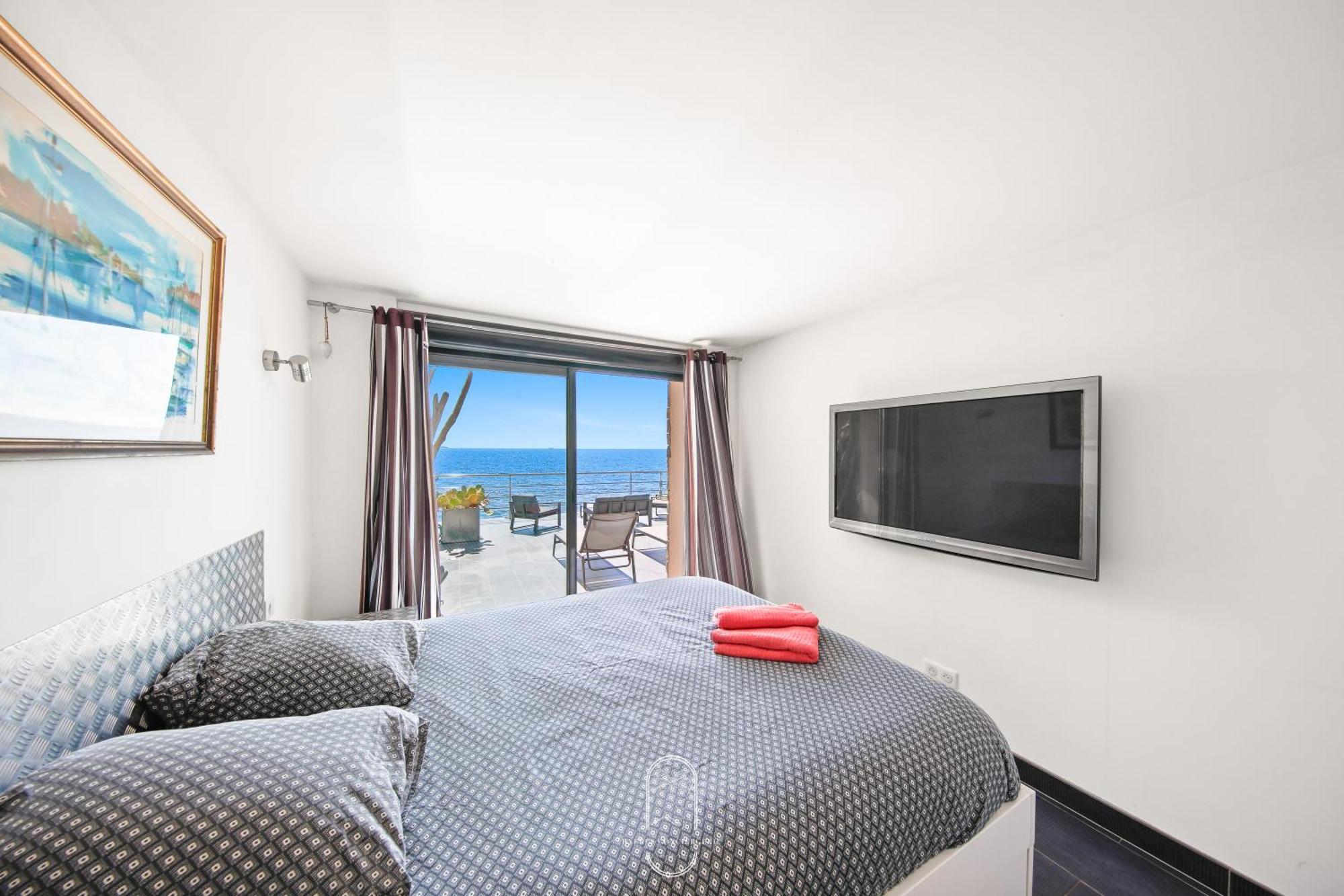 Maison Sur L'Eau-Hyeres-Almanarre-Parkings Clim Wifi By Hc Ngoại thất bức ảnh
